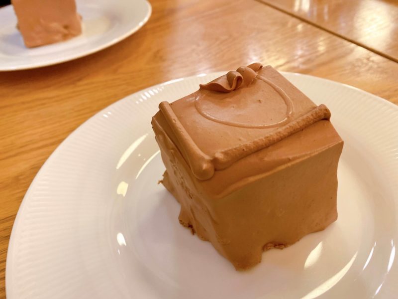 【カフェ｜トップス＠銀座】レトロな店内で頂く、有名チョコレートケーキ